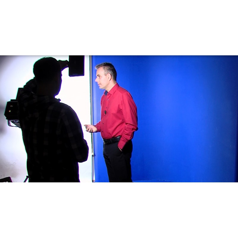cr - media - filming - bluescreen