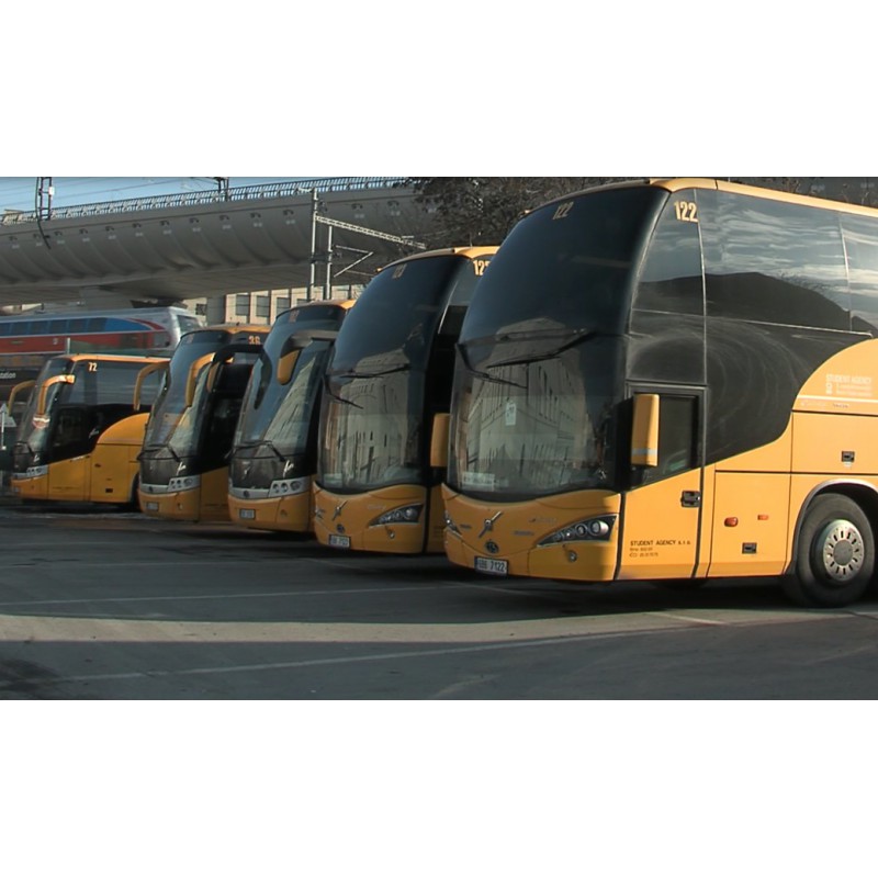 ČR - Autobusy - dálkové - nastupování - odjezd